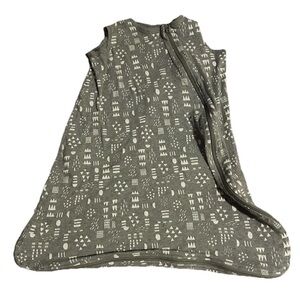 Honest Company Solid Gray White Geometric Sleeveless Zipper Swaddle Size Large